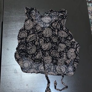 NWOT v neck crop top (semi high-low design) S